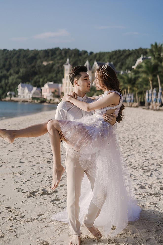 Theo Ưng Hoàng Phúc tiết lộ, lễ cưới của Ưng Hoàng Phúc và bà xã Kim Cương sẽ diễn ra vào ngày 1/12. Buổi tiệc sẽ có nhiều điều bất ngờ do chú rể Ưng Hoàng Phúc dàn dựng.