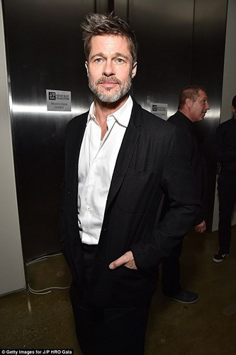 Theo một nguồn tin, cả hai đã có một cuộc trò chuyện sâu sắc và gần như không thể rời mắt khỏi nhau trong một sự kiện tại Los Angeles trước đó.