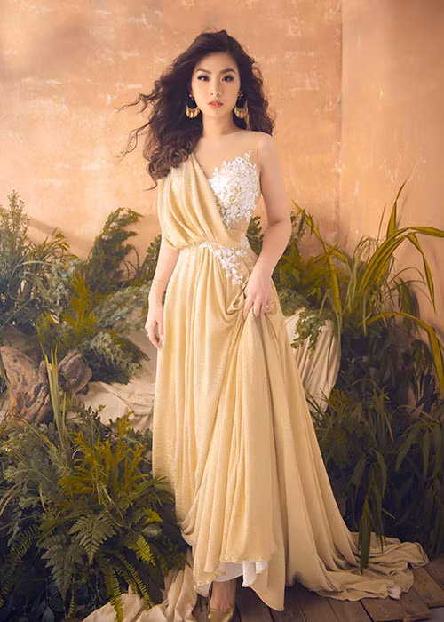 Á hậu Diễm Trang cho biết: “Trang luôn muốn lưu giữ những khoảnh khắc trưởng thành và đặc biệt nhất của con gái. Qua từng bộ ảnh theo năm tháng, Trang đều thấy Julia lớn hơn 1 chút".