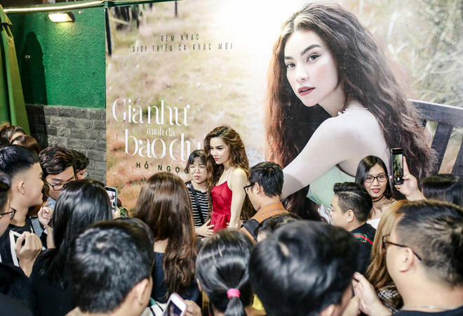 Sau đêm nhạc riêng tại TP.HCM, ca sĩ Hồ Ngọc Hà sẽ tiếp tục tổ chức buổi diễn tương tự tại các thành phố lớn như Hà Nội (4/11) và Đà Nẵng (9/11).