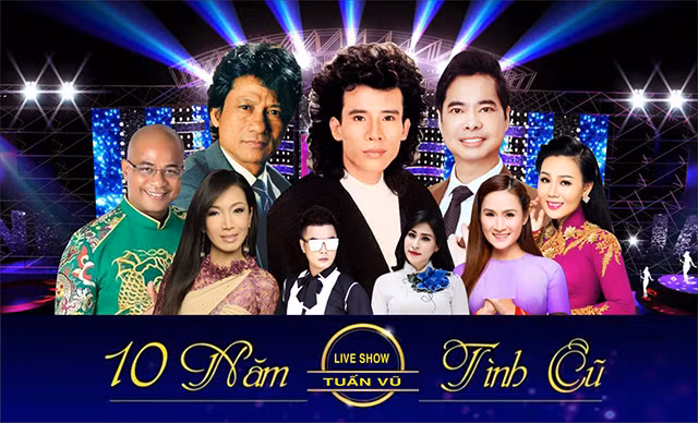 Khan gia buc xuc khi xem liveshow Tuan Vu o... trung tam tiec cuoi