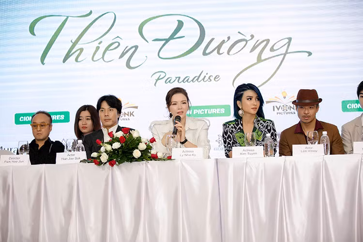 "Phim này có duyên với Kỳ, một nam diễn viên khác trước đó bị lỡ lịch, rồi đến anh Han. Đến bây giờ anh Han là mảnh ghép định mệnh cho ê-kíp", Lý Nhã Kỳ bày tỏ.