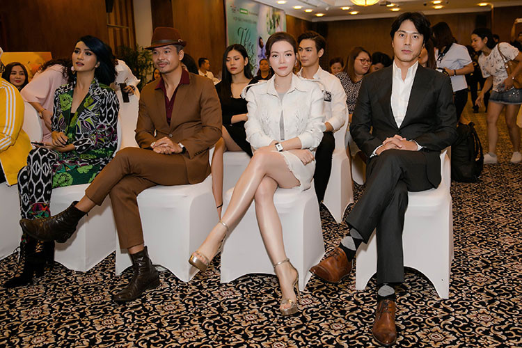 Trong phim "Thiên đường", Lý Nhã Kỳ đảm nhận vai Thiên Di. Người đẹp tiết lộ, cô từng từ chối Hạnh Nhân 5 lần do không xếp được lịch làm việc, nhưng nhà sản xuất vẫn quyết tâm lùi thời gian quay để đợi Lý Nhã Kỳ.