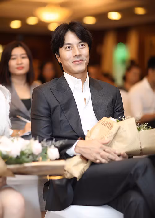 Nói về tài tử xứ Hàn Han Jae Suk, Lý Nhã Kỳ bật mí: "Anh Han thích ăn mắm nêm mắm tôm, ăn hết 5 chén cơm chỉ với một chén mắm. Kỳ nói đùa với anh có lẽ kiếp trước anh là người Việt Nam đấy".