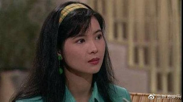 Năm 1984, cô bắt đầu đóng phim truyền hình đầu tiên "Nữ kế song tinh". Tiếp đó cô được biết đến qua nhiều vai diễn trong: Lục chỉ cầm ma, Chiếc hộp tình yêu, Người vợ hiền, Chân mạng thiên tử, Vạn gia truyền thuyết, Nghĩa bất dung tình, Anh chàng độc thân, Vượt qua giới tuyến tình yêu, Người phụ nữ hái sao...