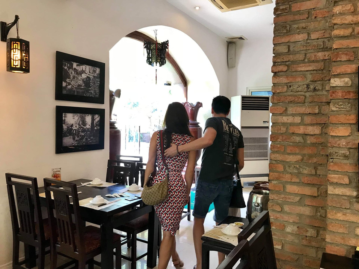 Ba cuộc hôn nhân đổ vỡ khiến Lệ Thu chôn vùi tình yêu, chị chỉ tập trung cho công việc và niềm vui là chăm sóc đứa con gái duy nhất sinh sống tại Mỹ.