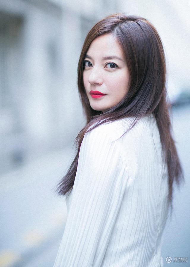 Vì nhan sắc xinh đẹp này mà Huỳnh Hiểu Minh phải thốt lên rằng: “Triệu Vy lúc ấy giống như tiên nữ vậy”.