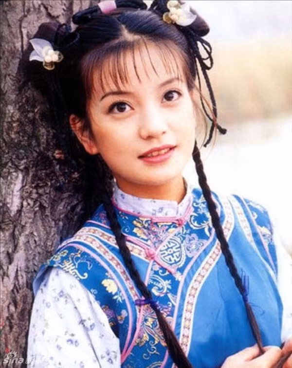 Có lẽ, khó có vai diễn nào của nàng Én Nhỏ có thể thành công hơn vai diễn này nữa. Và sau ngần ấy năm Triệu Vy bước chân vào Cbiz và cũng ngần ấy năm thì nhan sắc của cô vẫn rạng rỡ như cô gái 20.