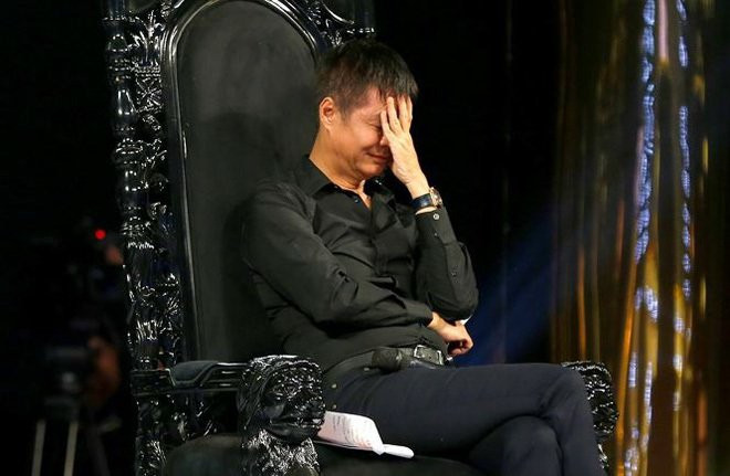 Chuc mung Van Hugo ly di chong, Le Hoang bi chi trich gay gat