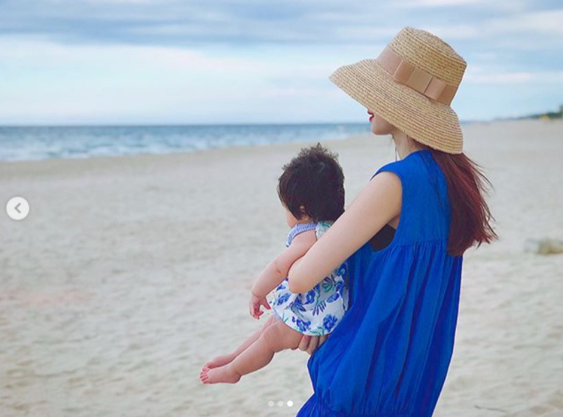 Lễ cưới của Thu Thảo và doanh nhân giàu có được tổ chức xa hoa tại TP.HCM với sự tham gia của nhiều nghệ sĩ nổi tiếng, giới doanh nhân.