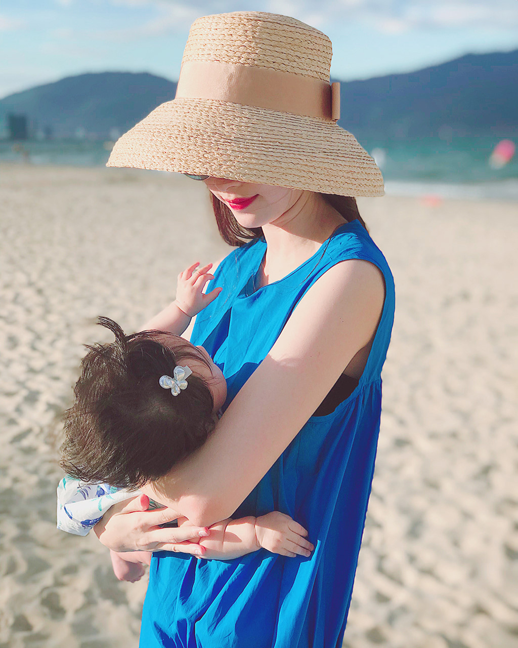 Thu Thảo và doanh nhân Trung Tín chính thức hẹn hò từ năm 2015 và luôn bên nhau trong các sự kiện. Họ kết hôn vào ngày 6/10/2017. Chồng Thu Thảo sinh năm 1987 và là người có tiếng trong giới kinh doanh bất động sản tại TP.HCM. Sau khi kết hôn và sinh em bé, Thu Thảo ít tham gia các hoạt động nghệ thuật. Thỉnh thoảng, cô dự vài sự kiện quảng cáo. Hoa hậu Việt Nam 2012 cũng hiếm khi chia sẻ về cuộc sống riêng trên trang cá nhân.