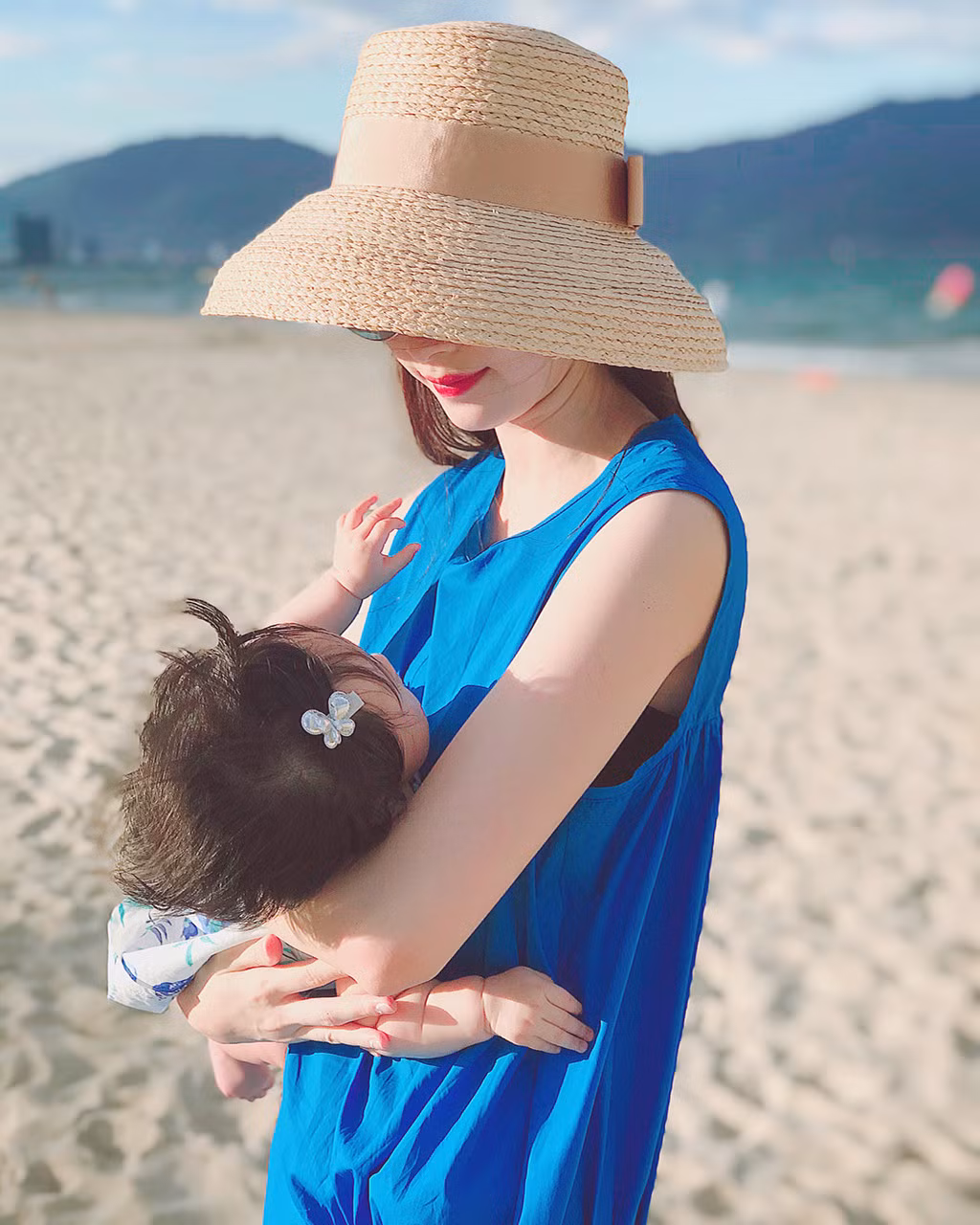 Thu Thảo và doanh nhân Trung Tín chính thức hẹn hò từ năm 2015 và luôn bên nhau trong các sự kiện. Họ kết hôn vào ngày 6/10/2017. Chồng Thu Thảo sinh năm 1987 và là người có tiếng trong giới kinh doanh bất động sản tại TP.HCM. Sau khi kết hôn và sinh em bé, Thu Thảo ít tham gia các hoạt động nghệ thuật. Thỉnh thoảng, cô dự vài sự kiện quảng cáo. Hoa hậu Việt Nam 2012 cũng hiếm khi chia sẻ về cuộc sống riêng trên trang cá nhân.