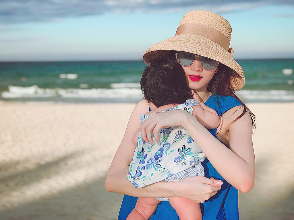 Trong số các người đẹp đăng quang, Hoa hậu Đặng Thu Thảo được khen là khéo cư xử, không vướng thị phi. Cô ít khi kể về chuyện đời tư vì "chỉ muốn thật chắc chắn mới phát ngôn". Năm 2015, cô công khai tình cảm với doanh nhân Trung Tín. Thu Thảo thừa nhận "vô tình gặp được tình yêu tại buổi tiệc của người bạn thân vào ba năm trước".