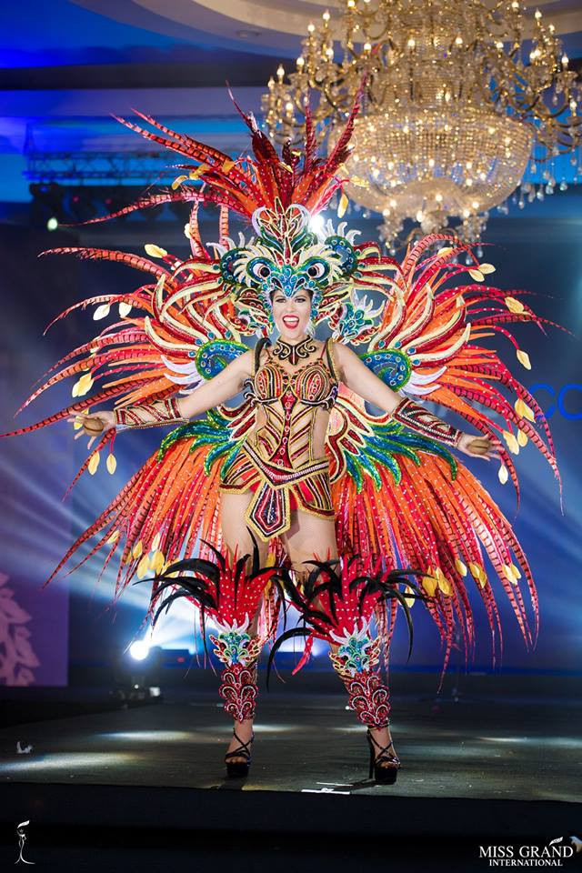 Người đẹp Panama diện trang phục được thực hiện cầu kỳ.