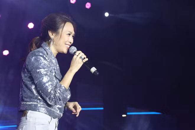 Đáp lại tình cảm của người hâm mộ dành cho mình, ca sĩ Mỹ Tâm đã khuấy động bầu không khí khi tuyên bố: “Mưa quá à, vậy thì Tâm sẽ hát cho hết mưa luôn”.