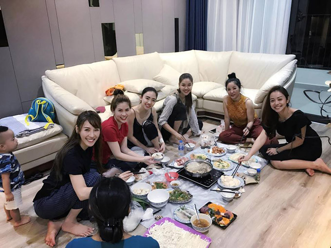 Cách đây không lâu, tin đồn tình cảm giữa Quế Vân và Việt Anh nổ ra khiến nhiều người bán tín bán nghi. Hương Trần - bà xã Việt Anh cũng đã có những dòng chia sẻ gay gắt. Thế nhưng, mọi chuyện ngay sau đó đã được xóa bỏ.