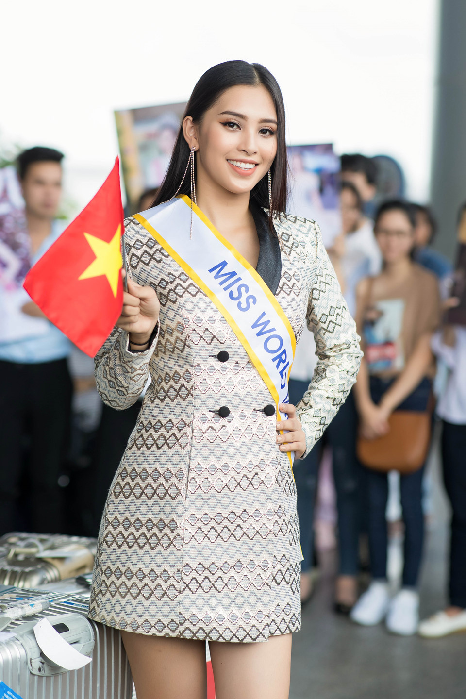 Một số trang chuyên về sắc đẹp đánh giá đại diện Việt Nam tại Miss World 2018 khá cao, thậm chí dự đoán cô lọt Top 15 chung cuộc. Tiểu Vy sở hữu sống mũi cao, đôi mắt toát lên sự thông minh và nụ cười tươi tắn, phù hợp với tiêu chí nhan sắc của cuộc thi mà cô ghi danh.