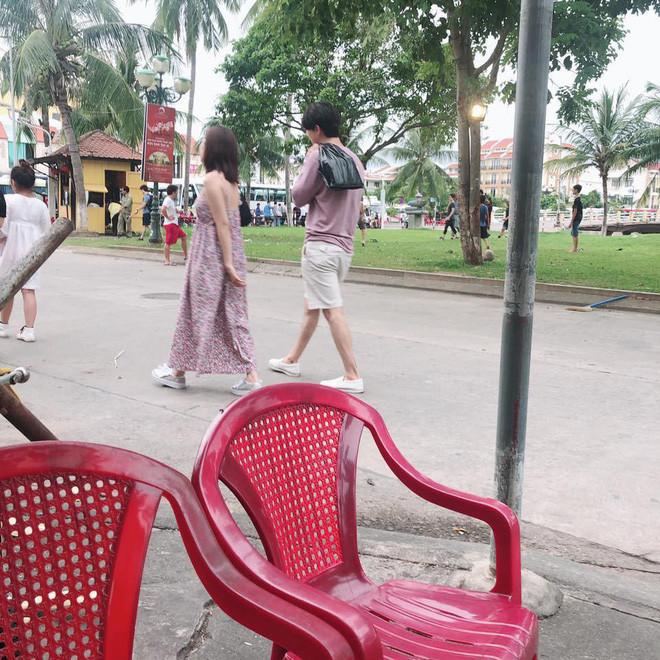 Chi Pu bi bat gap di choi Hoi An cung ban trai tin don-Hinh-2