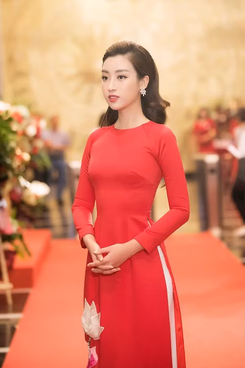 Đỗ Mỹ Linh đẹp nhẹ nhàng, thanh tú khi xuất hiện tại sự kiện.