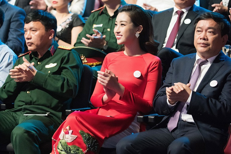 Đỗ Mỹ Linh là hình mẫu cho nhiều cô gái trẻ ấp ủ giấc mơ trở thành hoa hậu.