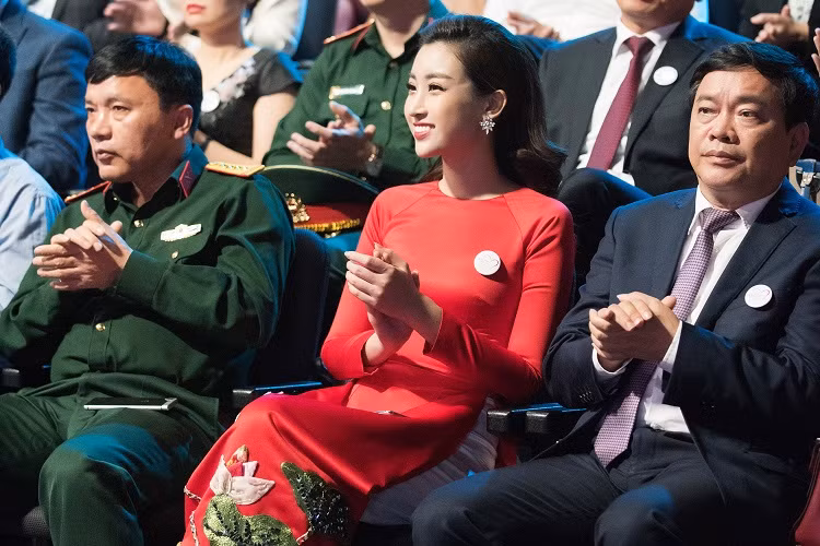 Đỗ Mỹ Linh là hình mẫu cho nhiều cô gái trẻ ấp ủ giấc mơ trở thành hoa hậu.