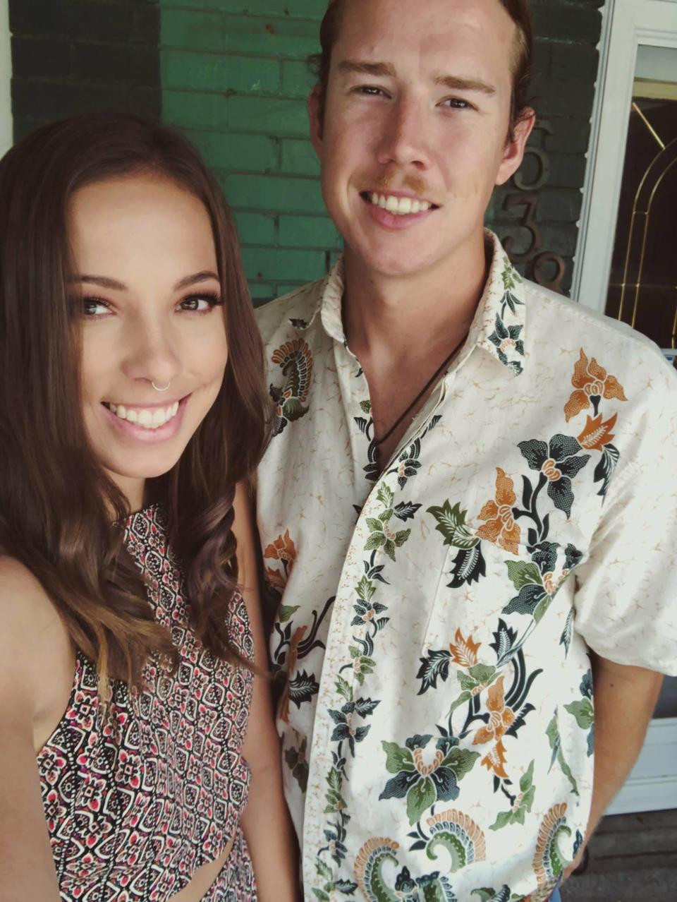 Mua do choi cu, cap doi soc khi nhat duoc 6 nhan kim cuong