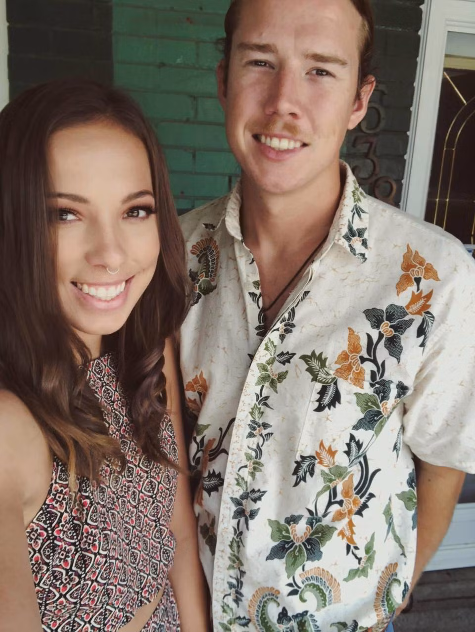 Mua do choi cu, cap doi soc khi nhat duoc 6 nhan kim cuong