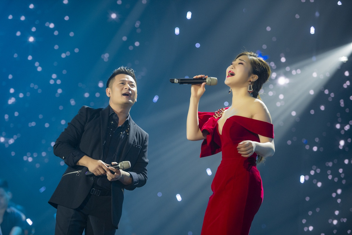 Trong khi đó, Bằng Kiều đánh giá cao giọng hát của Hương Tràm. Anh chia sẻ dự định sẽ kết hợp cùng Hương Tràm trong sản phẩm âm nhạc sắp tới.