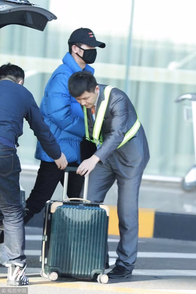 Ly Than voi va o san bay sau tin sap cuoi Pham Bang Bang-Hinh-2