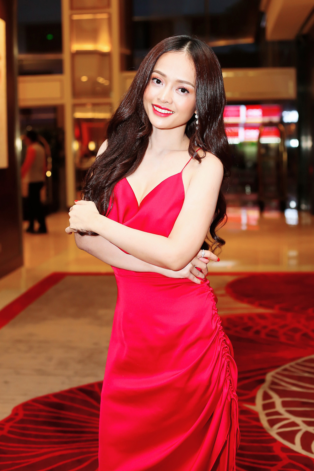 Việc lựa chọn tông màu trang phục nổi bật giúp Thanh Trúc nhận được nhiều sự chú ý.