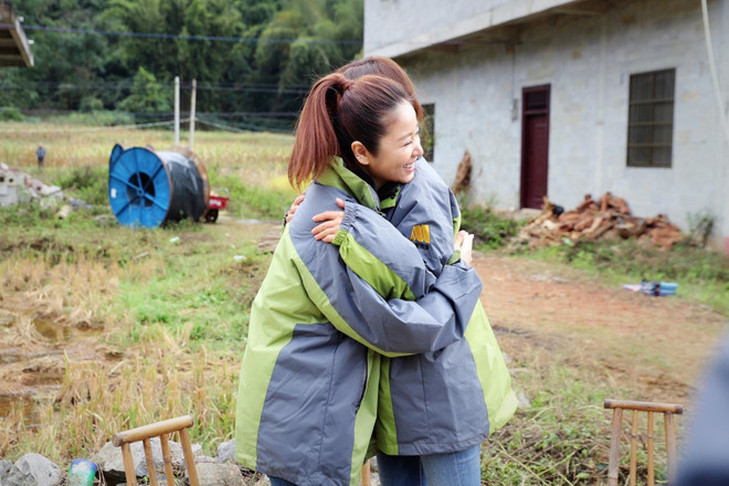 Trieu Vy - Lam Tam Nhu om nhau khi tai ngo, xoa tin bat hoa