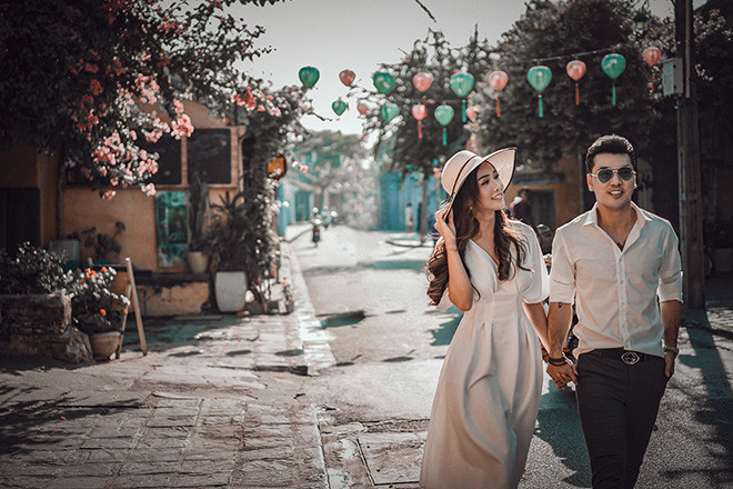 Về tính cách của chồng, Kim Cương tiết lộ Ưng Hoàng Phúc là người hiền lành, dễ chịu. Tuy nhiên, đi đâu dù xa hay gần, nam ca sĩ đều một mực đòi về nhà ăn cơm.