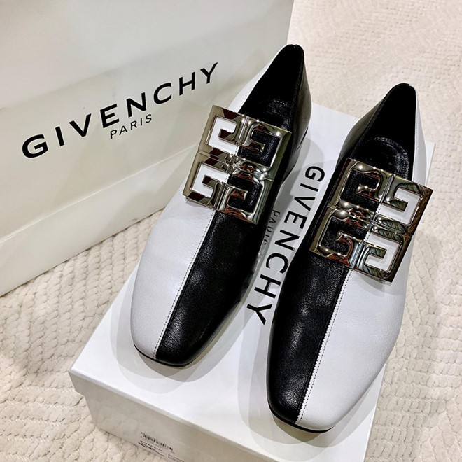 Hoa hau Ky Duyen khoe qua sinh nhat 