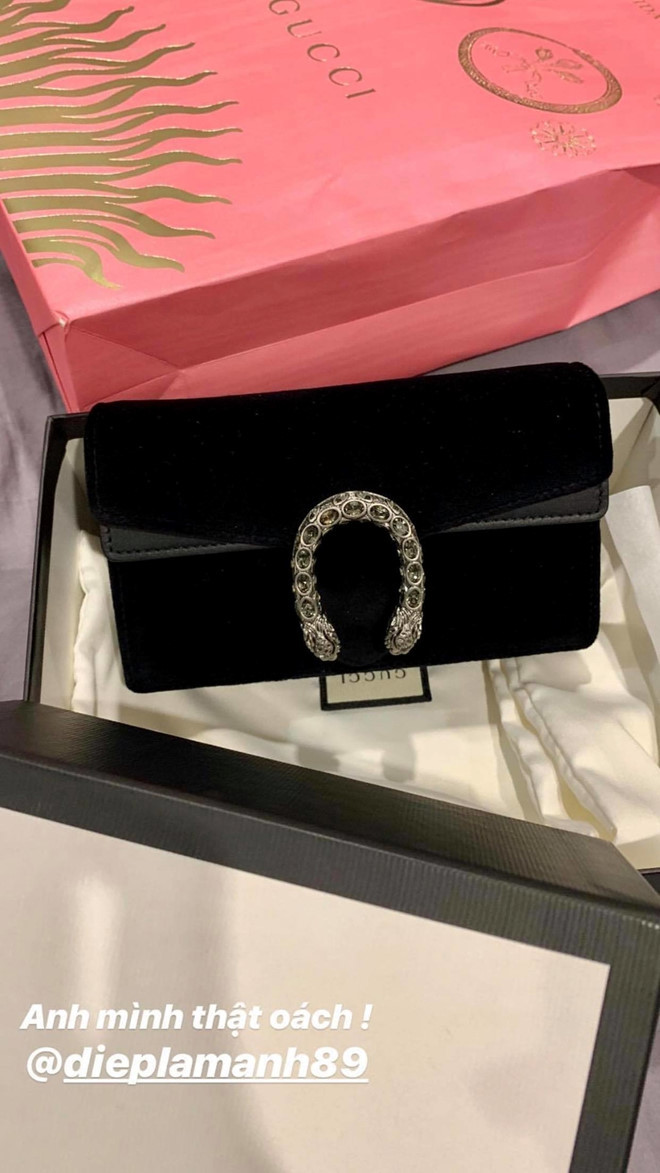 Hoa hau Ky Duyen khoe qua sinh nhat 