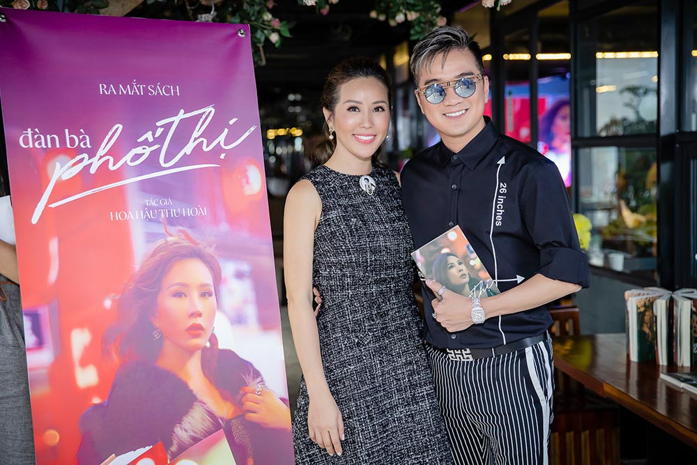 Nói về việc được nhắc tới trong “Đàn bà phố thị”, Đàm Vĩnh Hưng cho biết, anh cảm thấy rất vui, ấm lòng vì không phải ai cũng có được vinh dự như vậy. “Cảm ơn sự đồng cảm và ý kiến đa chiều của Thu Hoài về một sự việc tôi đã trải qua. Tôi biết với tính tình, sức hút của Thu Hoài thì cô ấy chẳng việc gì phải lôi tôi hay bất cứ ai để câu khách cả”, Đàm Vĩnh Hưng chia sẻ.