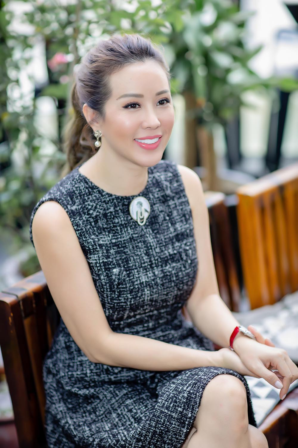 "Đàn bà phố thị" được Hoa hậu Thu Hoài "thai nghén" từ năm 2014. Người đẹp duy trì thói quen ghi lại những suy nghĩ, cảm xúc cá nhân xung quanh những câu chuyện về gia đình, cuộc sống, công việc và các mối quan hệ của chính mình.