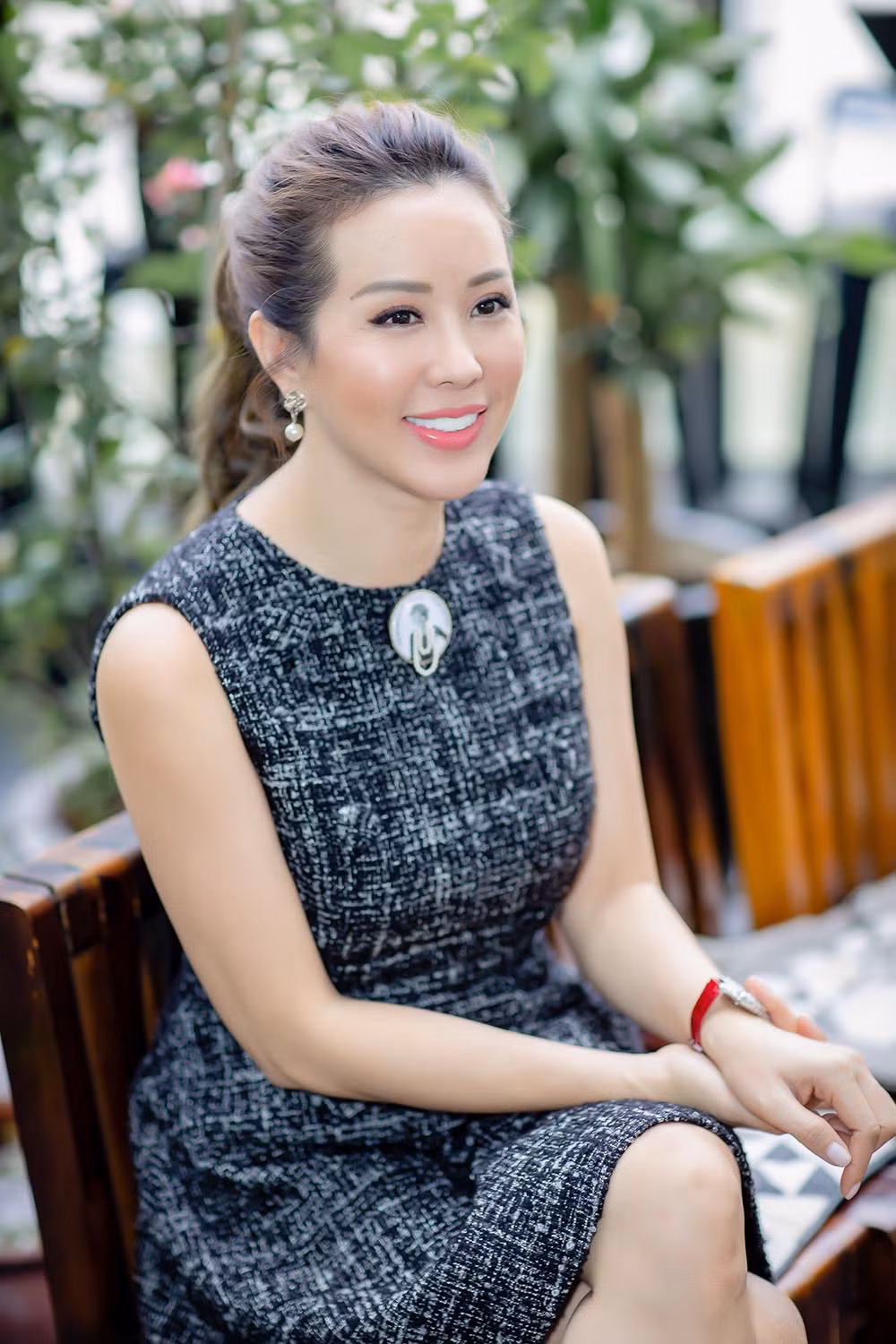 "Đàn bà phố thị" được Hoa hậu Thu Hoài "thai nghén" từ năm 2014. Người đẹp duy trì thói quen ghi lại những suy nghĩ, cảm xúc cá nhân xung quanh những câu chuyện về gia đình, cuộc sống, công việc và các mối quan hệ của chính mình.