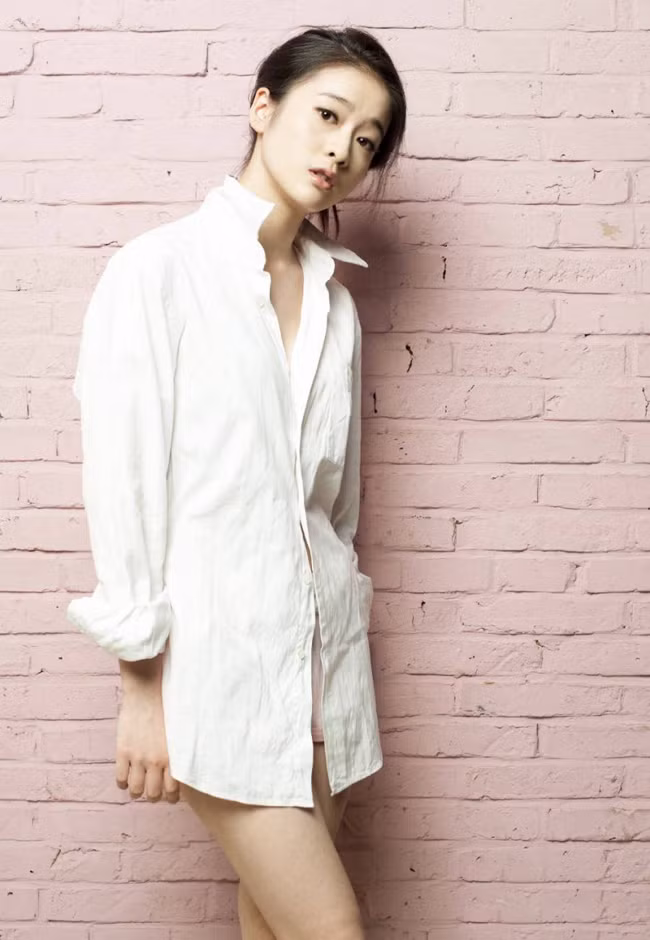 Hiện tại, ở tuổi 21, Trương Tuyết Nghênh đang là cái tên được yêu thích và đã vươn lên hàng nữ chính với vai chính trong nhiều bộ phim được yêu thích.