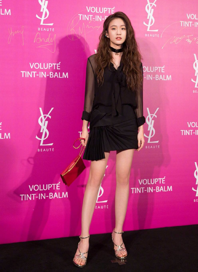 Cô cũng là gương mặt quen thuộc trên nhiều tạp chí lớn và nhận một số hợp đồng quảng cáo đắt giá.