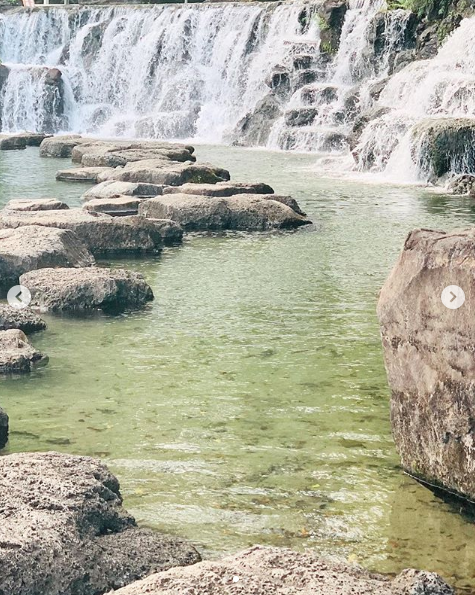 Cả hai được cho là đi du lịch suối Mơ cùng với nhau.