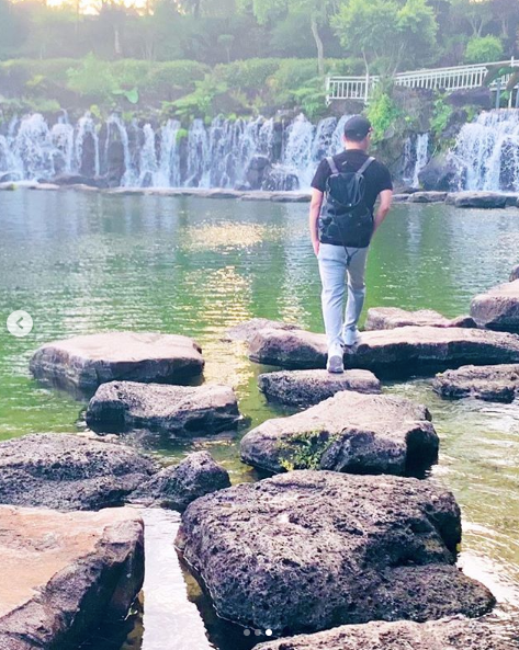 Ngay sau đó, Hồ Quang Hiếu cũng đăng tải những hình ảnh tương tự trên Instagram tại khu du lịch này.