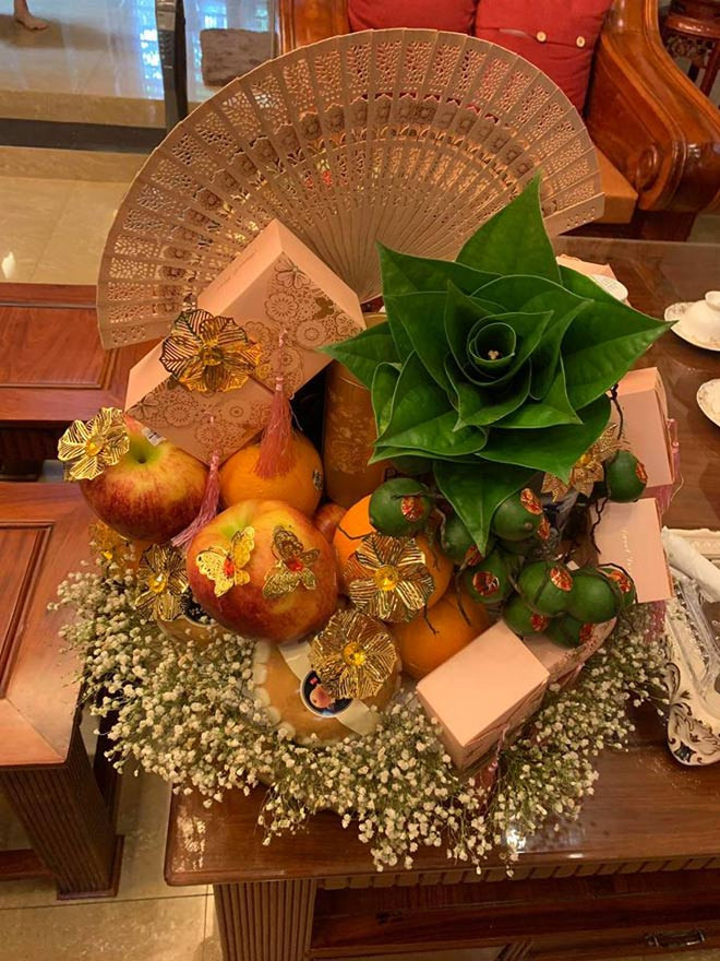 Các sính lễ trong lễ ăn hỏi được chuẩn bị tươm tất.