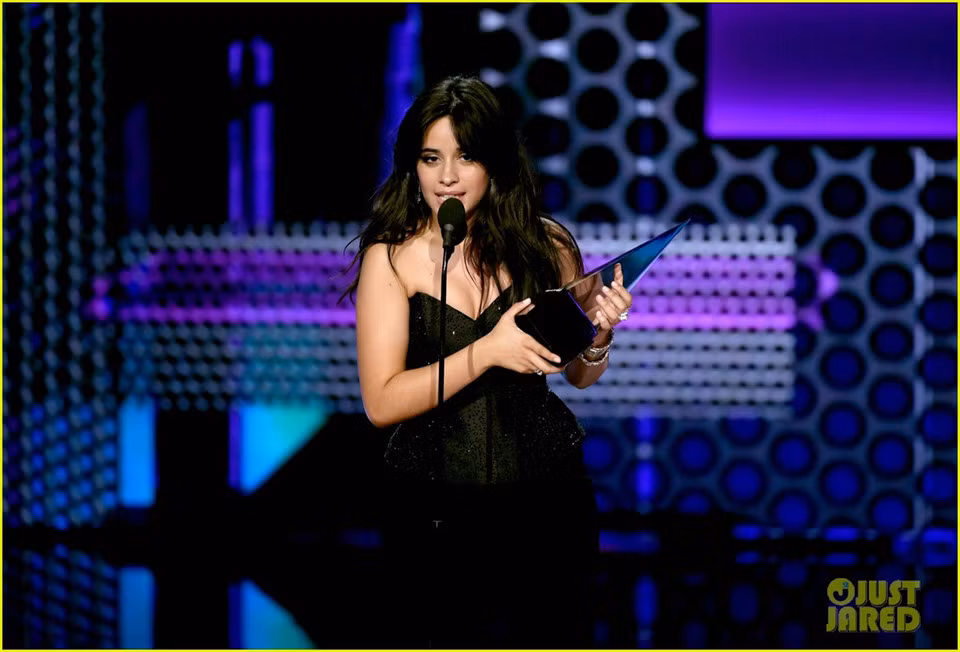 Camila Cabello giành giải thưởng Nghệ sĩ mới của năm và Ca khúc nhạc Pop/Rock được yêu thích nhất với Havana, hợp tác cùng rapper Young Thug. Năm 2018 được đánh giá là thành công với cựu thành viên Fifth Harmony. Hồi tháng 8, Cabello mang về hai bức tượng vàng tại Video Music Awards với giải Nghệ sĩ của năm và Video của năm. Album solo đầu tiên Camila của cô ra mắt hồi đầu năm và đạt vị trí số một trên bảng xếp hạng Billboard 200.