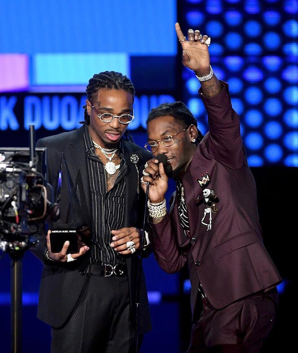 Ban nhạc Migos giành Giải thưởng Nhóm nhạc Pop/Rock được yêu thích nhất. Xem video Taylor Swift hát các ca khúc nổi tiếng. Nguồn VTC14: