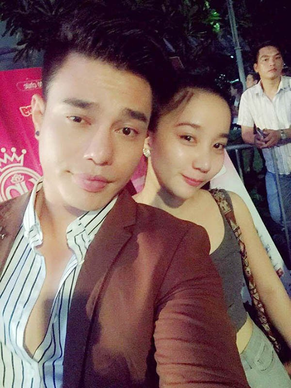 “Cảm giác sau hôn nhân nó lạ lắm, ngày xưa khi còn độc thân Lâm đi diễn xong còn thời gian là la cà với bạn bè, nhưng từ khi lập gia đình thì Lâm cảm thấy có trách nhiệm hơn. Mình đã là một người chồng, trụ cột của gia đình thì mình phải về với vợ, lo lắng và vun vén cho tổ ấm của mình”, Lê Dương Bảo Lâm chia sẻ.