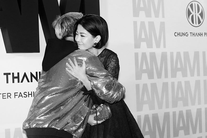 NTK Chung Thanh Phong đã rất xúc động vì diễn viên Mai Phương đã bớt thời gian tới tham dự show diễn đặc biệt của anh mặc dù cô đang trong thời gian điều trị bệnh ung thư.