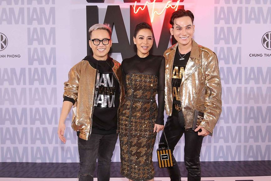 Ca sĩ Thu Minh và học trò Ali Hoàng Dương tới chúc mừng NTK Chung Thanh Phong.