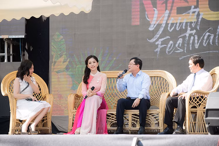 Trong buổi giao lưu, ông Lê Xuân Sơn – Trưởng BTC Hoa hậu Việt Nam 2018 cũng góp mặt.