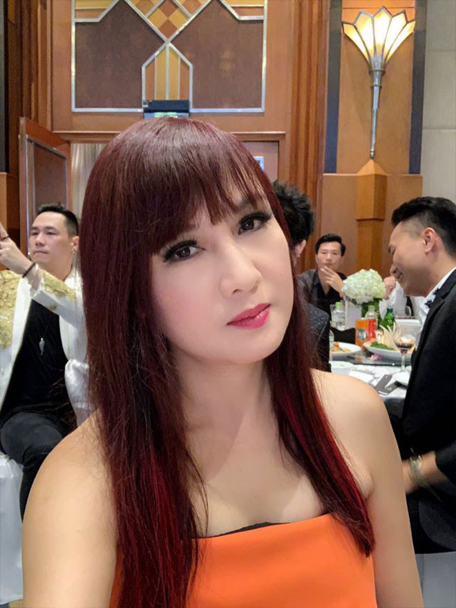 Hiền Mai là một trong những nghệ sĩ hiếm hoi chia sẻ ảnh chụp tại đám cưới Trương Nam Thành. Để đảm bảo tính riêng tư, chú rể còn khuyến cáo các bạn bè nghệ sĩ không đăng ảnh vợ chồng anh trong đám cưới lên mạng xã hội.