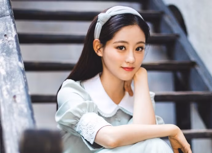 Khán giả trên Weibo khen ngợi nữ diễn viên 9X có vẻ đẹp mong manh na ná Trương Bá Chi hay Huỳnh Thánh Y.